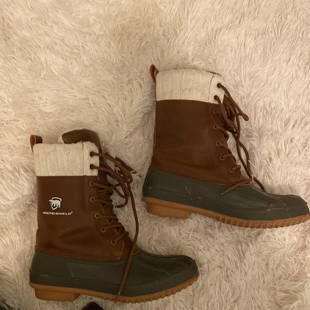 Woman’s Attic shield boots size 9